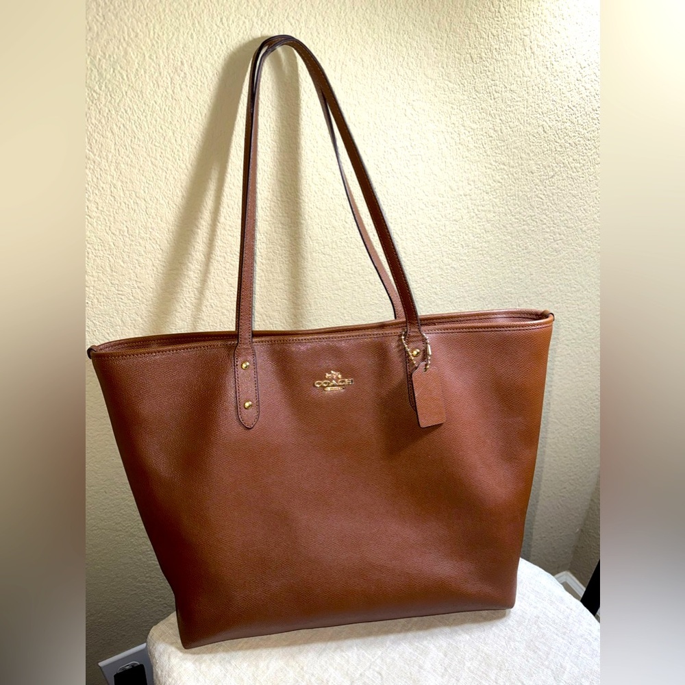 Genuine COACH set. Large Leather City Zip Top Tote and matching wallet.